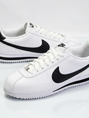 Vintage Men’s Nike Cortez  Black  White very nice condition 10.5 316-418-102